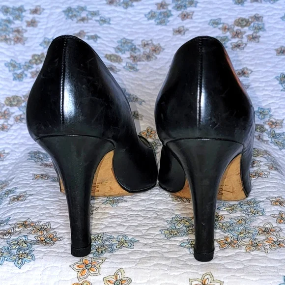 Manolo Blahnik black leather pumps size 38 gentle used - Picture 11 of 12